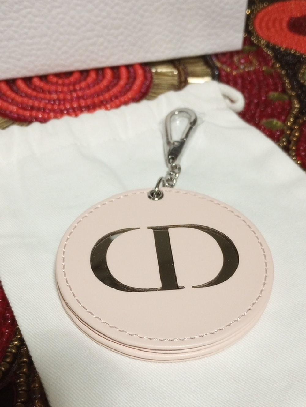 Dior Mirror Charm - Picture 16 of 17